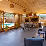 Countryhouse Villa With Pool & Private Parking