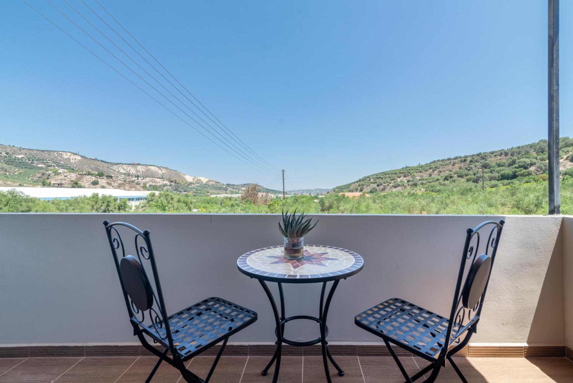 With Pool & Private Parking Hébergement de vacances *