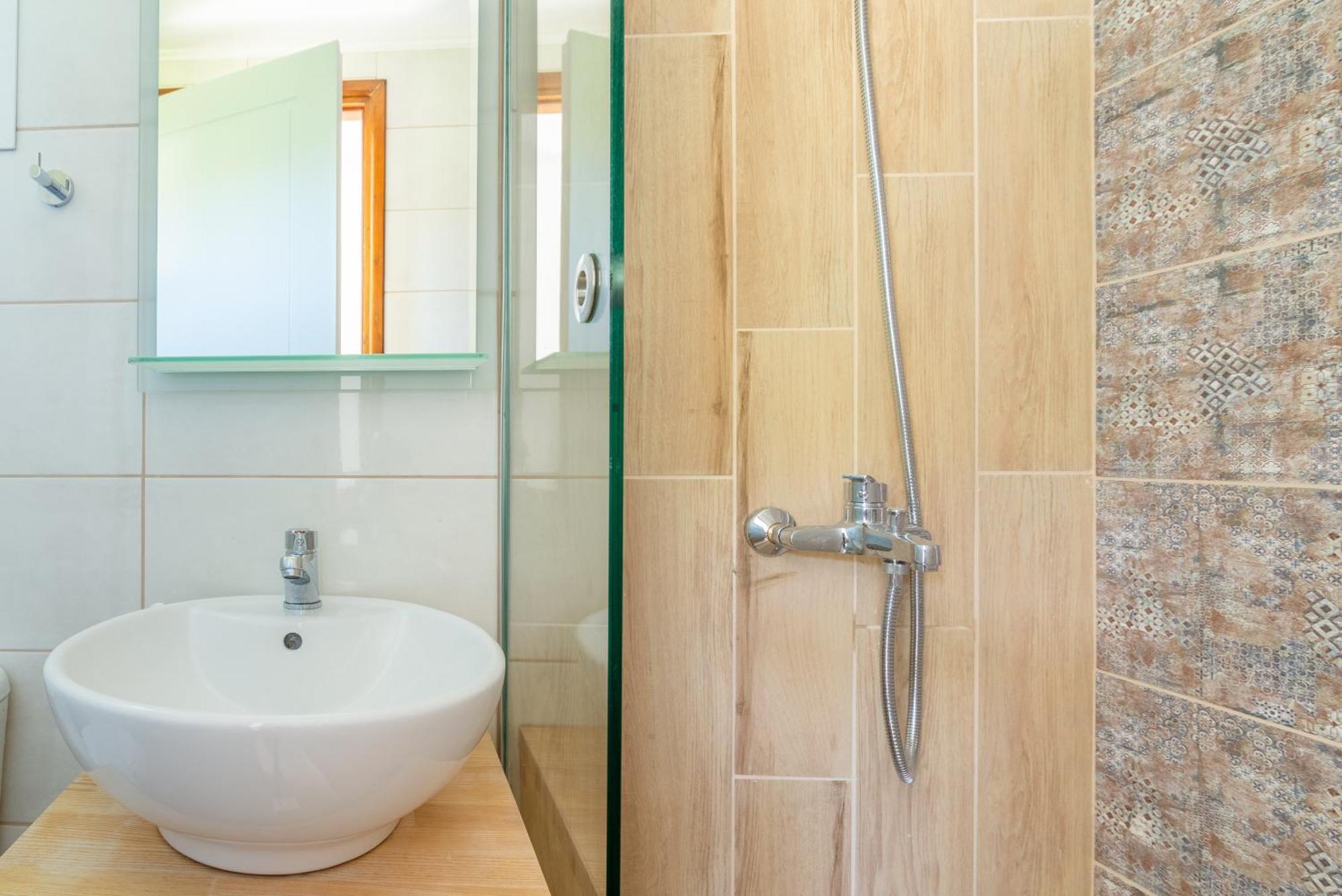 With Pool & Private Parking Vakantiehuis *