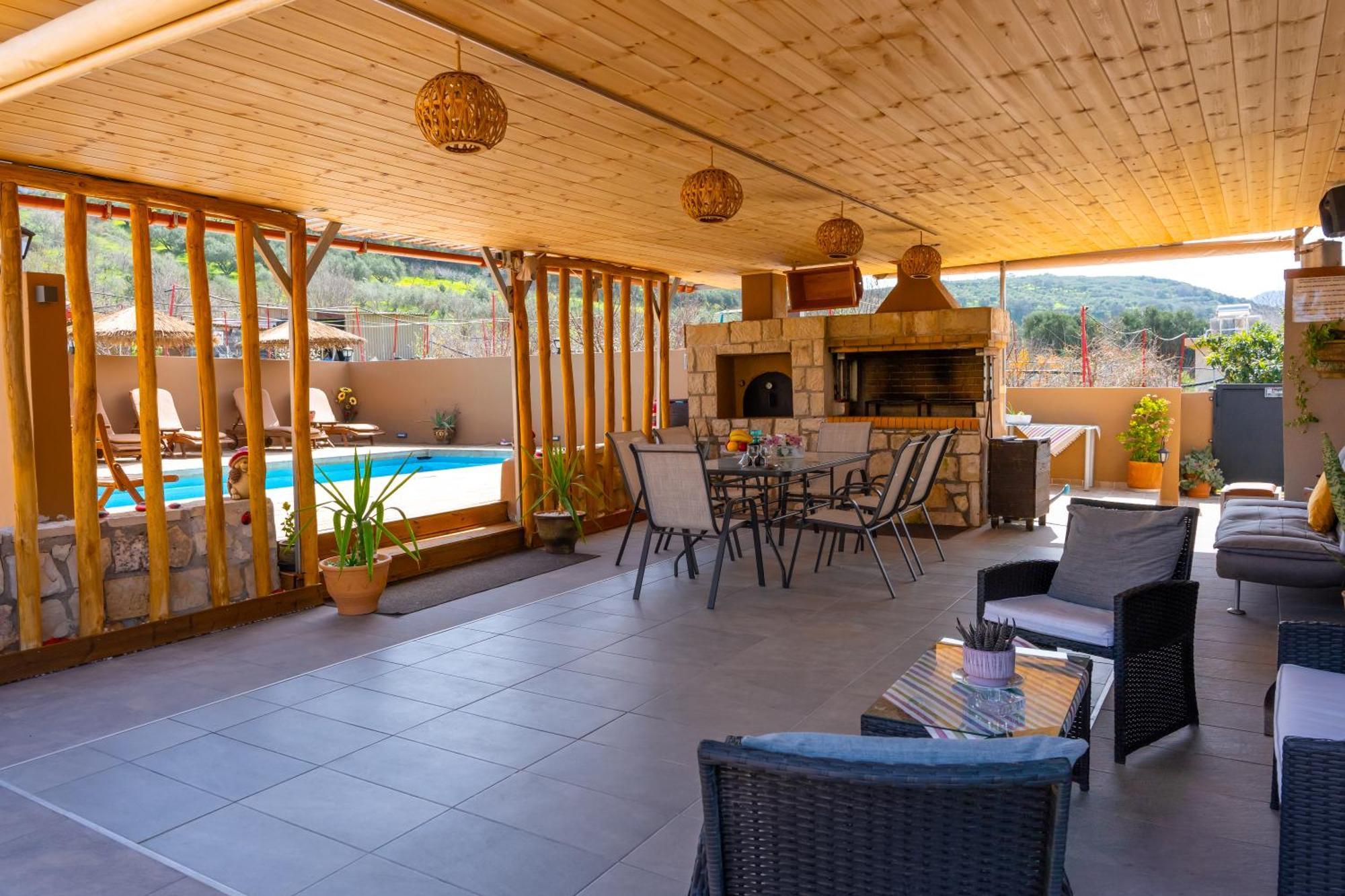 Vakantiehuis With Pool & Private Parking