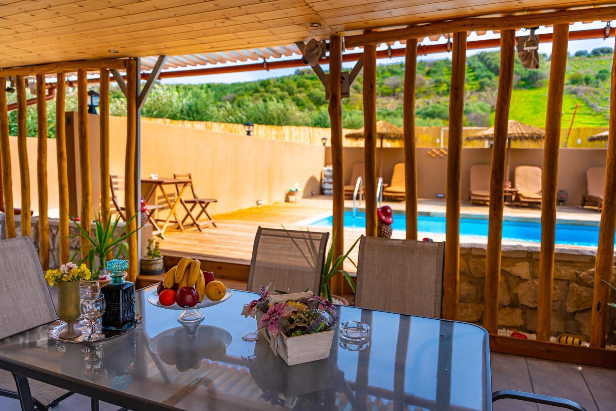 Vakantiehuis With Pool & Private Parking Iraklion