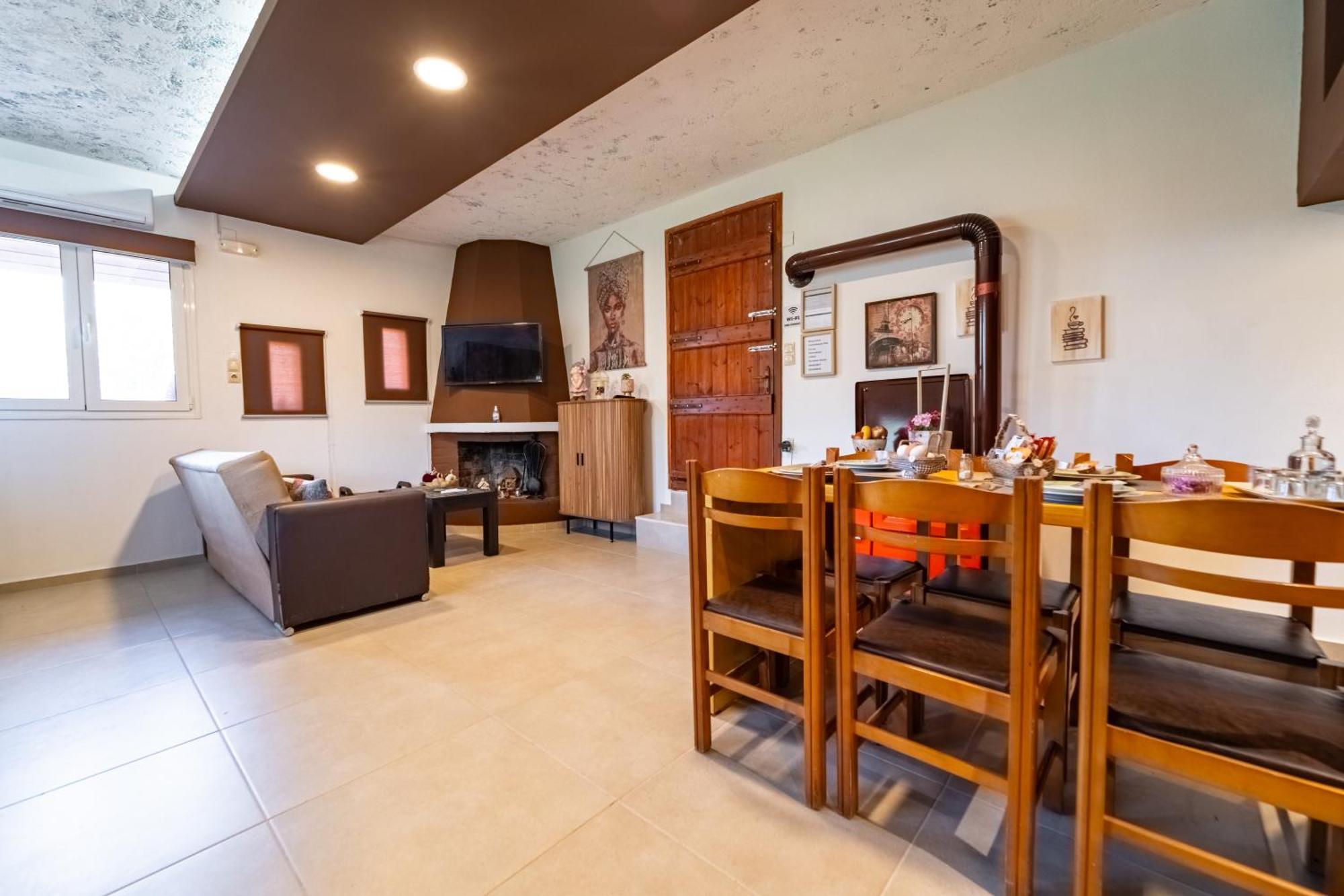 With Pool & Private Parking Vakantiehuis Iraklion
