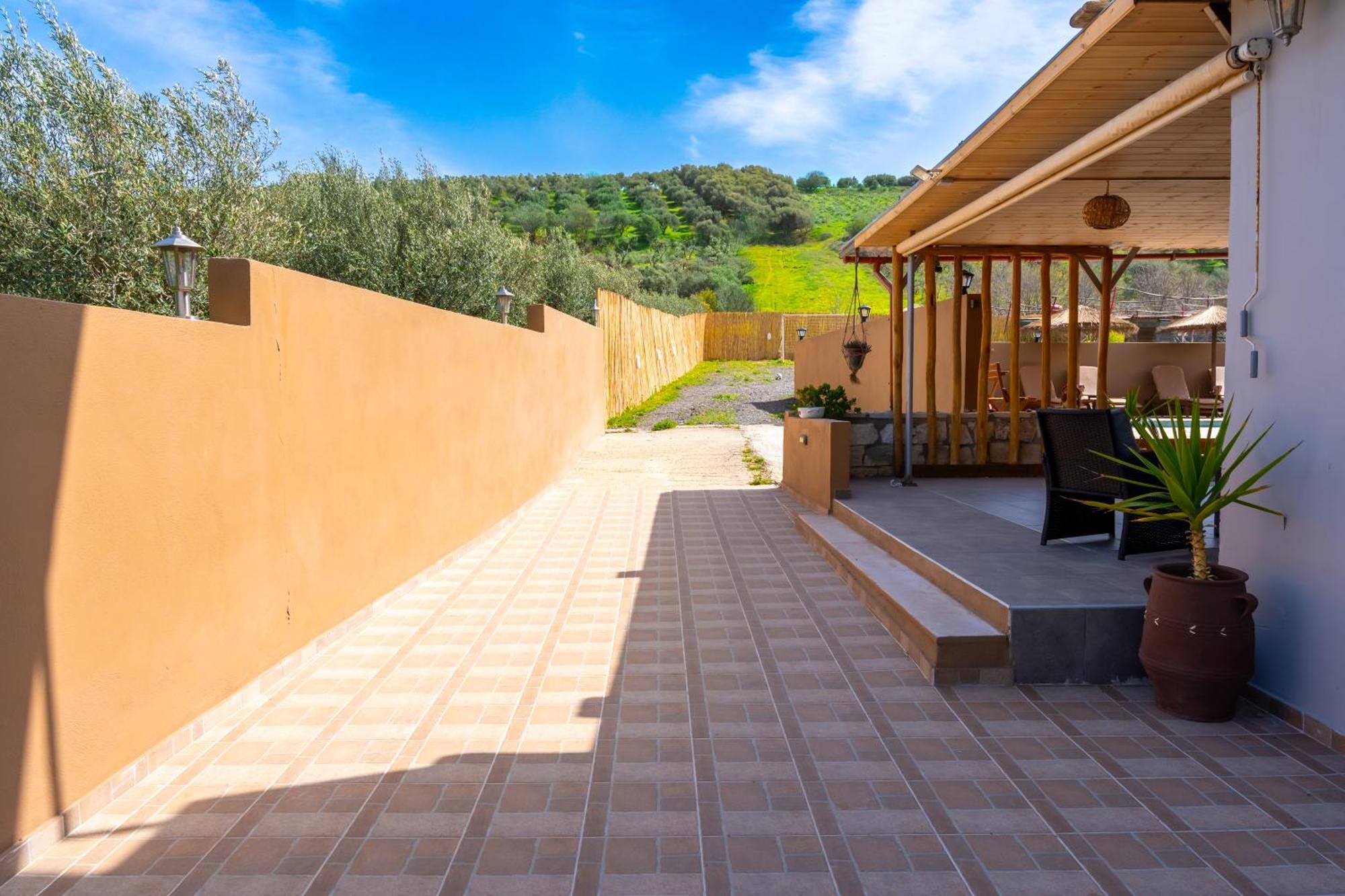 With Pool & Private Parking Vakantiehuis Iraklion