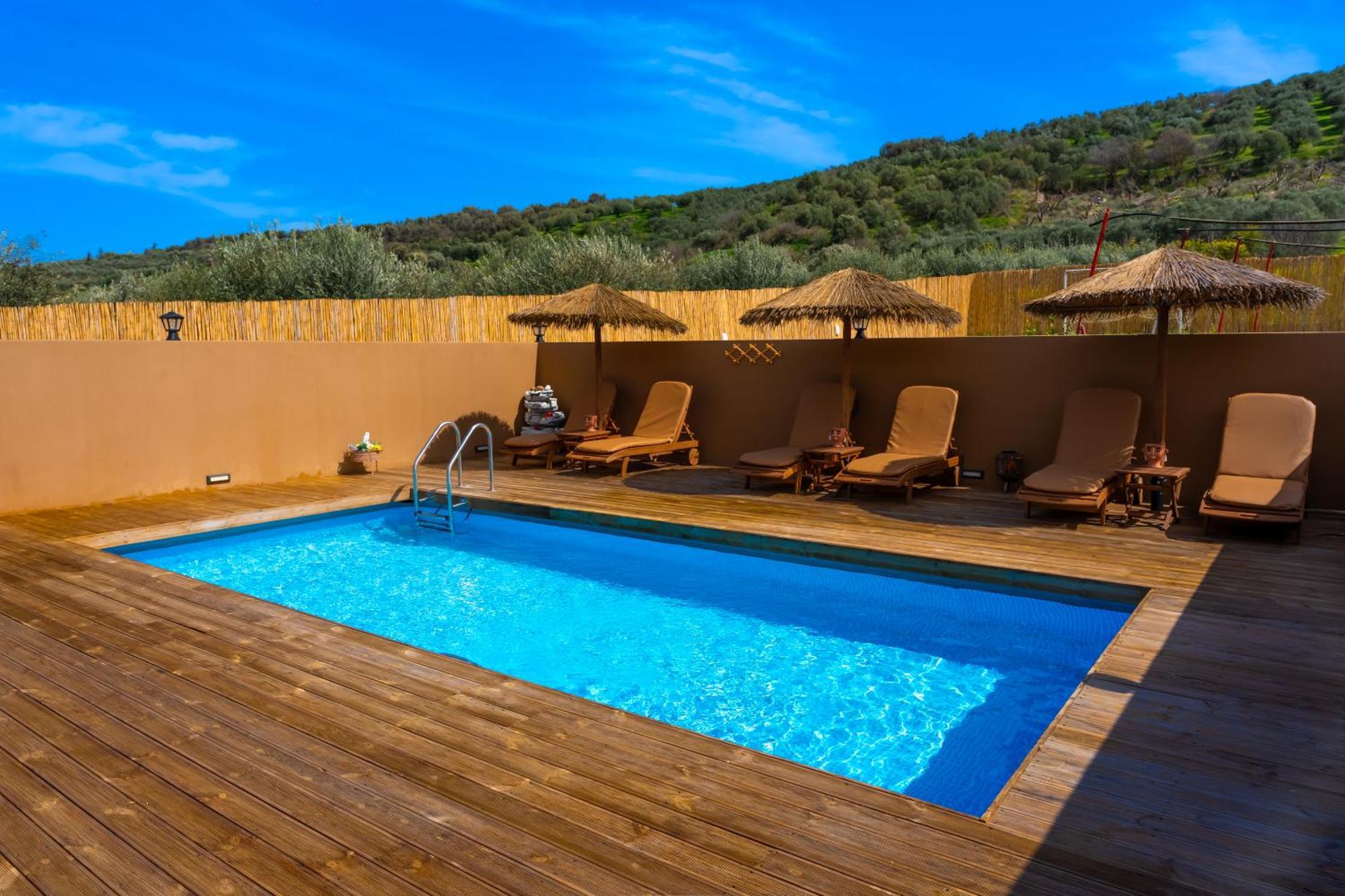 With Pool & Private Parking Hébergement de vacances *
